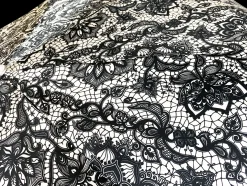 Amazing umbrella with lace effect design