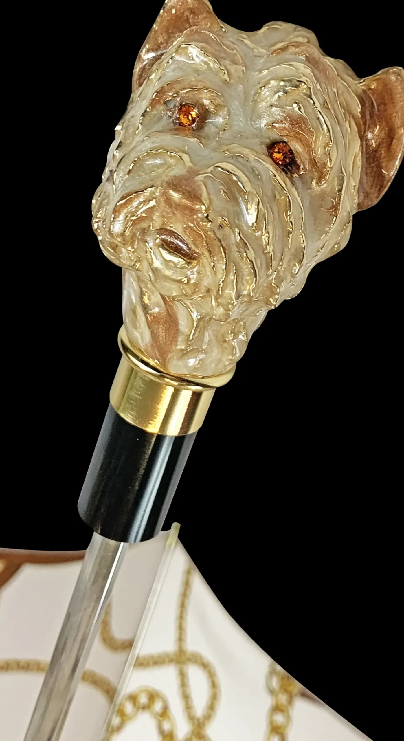 Elegant cream with enamelled dog