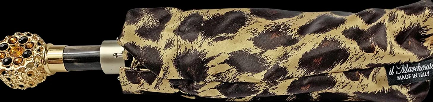Elegant leopard design with filigree handle